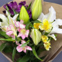 Букет из лилий и альстромерий фото 3